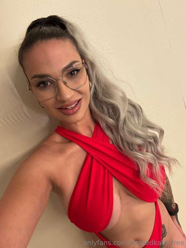 Hey tuturor cu pula mare si bunaa 😈😘😊