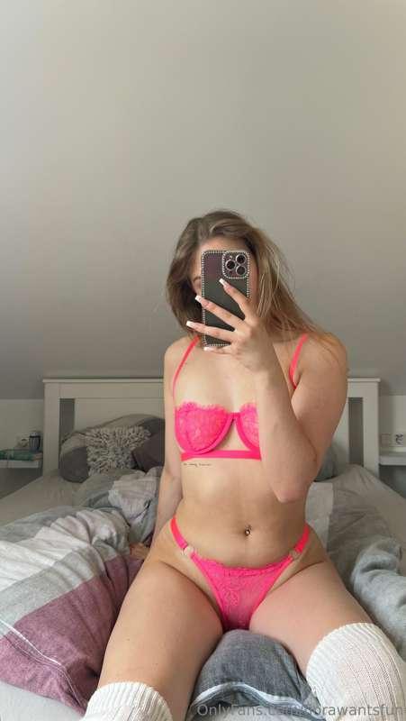 Steht mit pink? Welche Farbe würdet ihr gerne an mir sehen?👀..