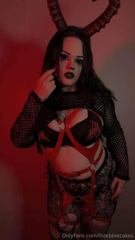 lildebbiecakes image #1