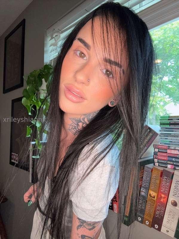 Caught in a daydream about you. Care to make it real? DM me ..