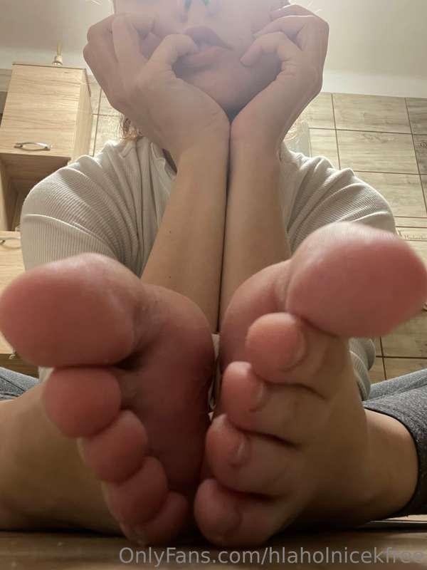 Lick my feet clean please! 💦