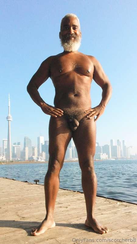 Throwback Thursday!  #beard #musculardaddy #gay #feet #gaycr..