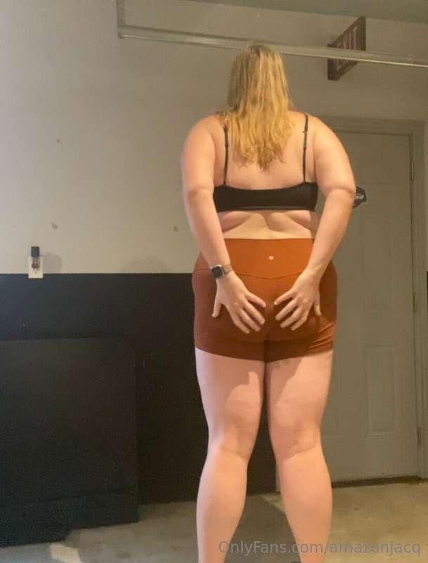 Jumping jacks in my little shorts 😋 see how all this 345lbs ..