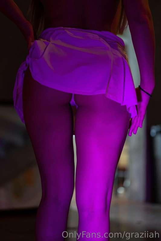 Pulling up the skirt and bending over in the dm's 😈👀