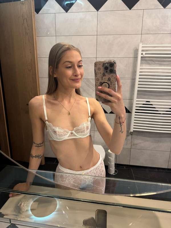 What do you think of today's filming set?🥰❤️ I will be free ..