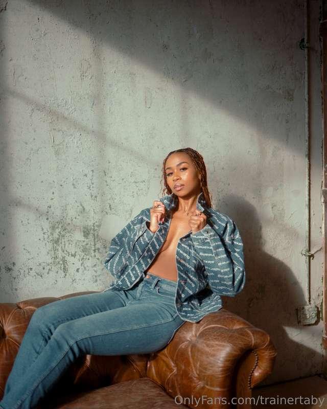 Who said jeans can’t be sexy😇😈