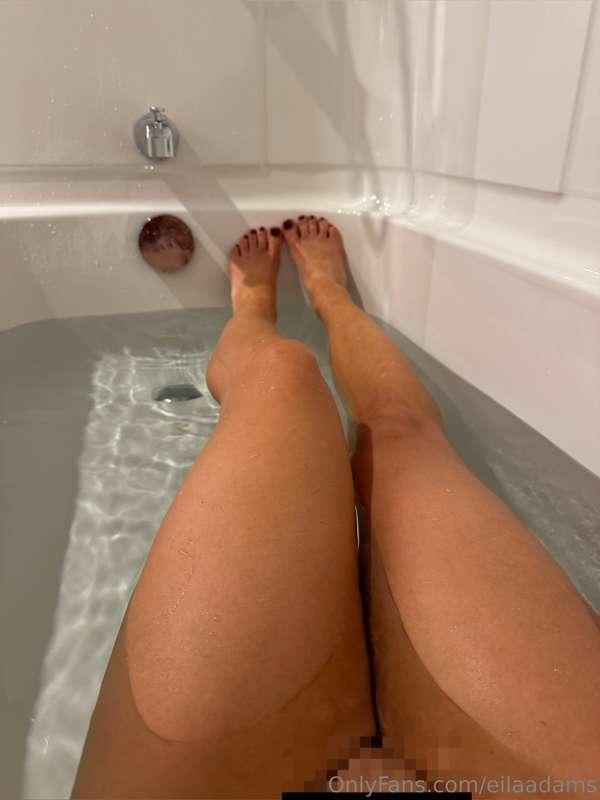 Want to join me in the tub? 😘💦