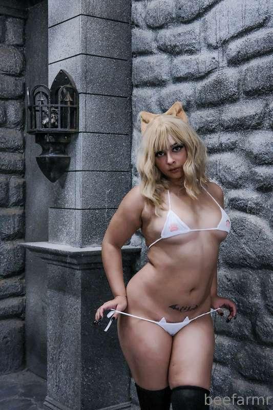 more Neco-arc bikini pics :3c