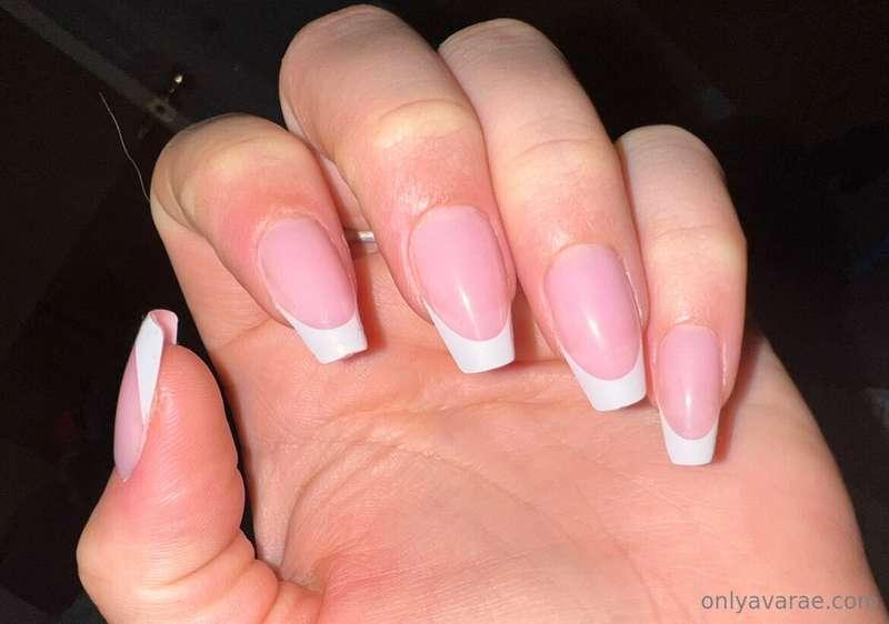 What color should I do my nails?