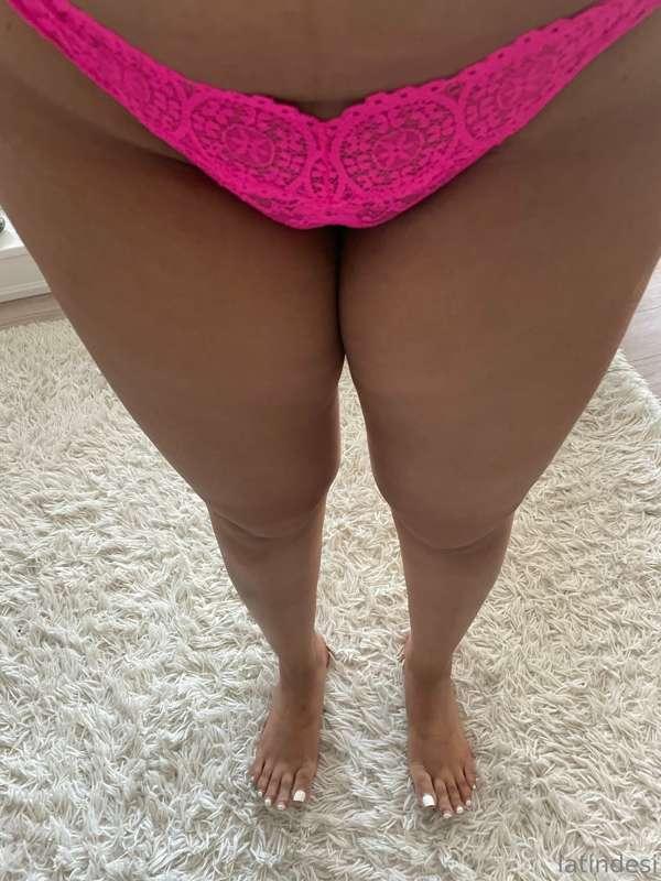 Legs and feet content for ya!!