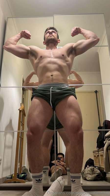 How’s the physique? 😈🥵