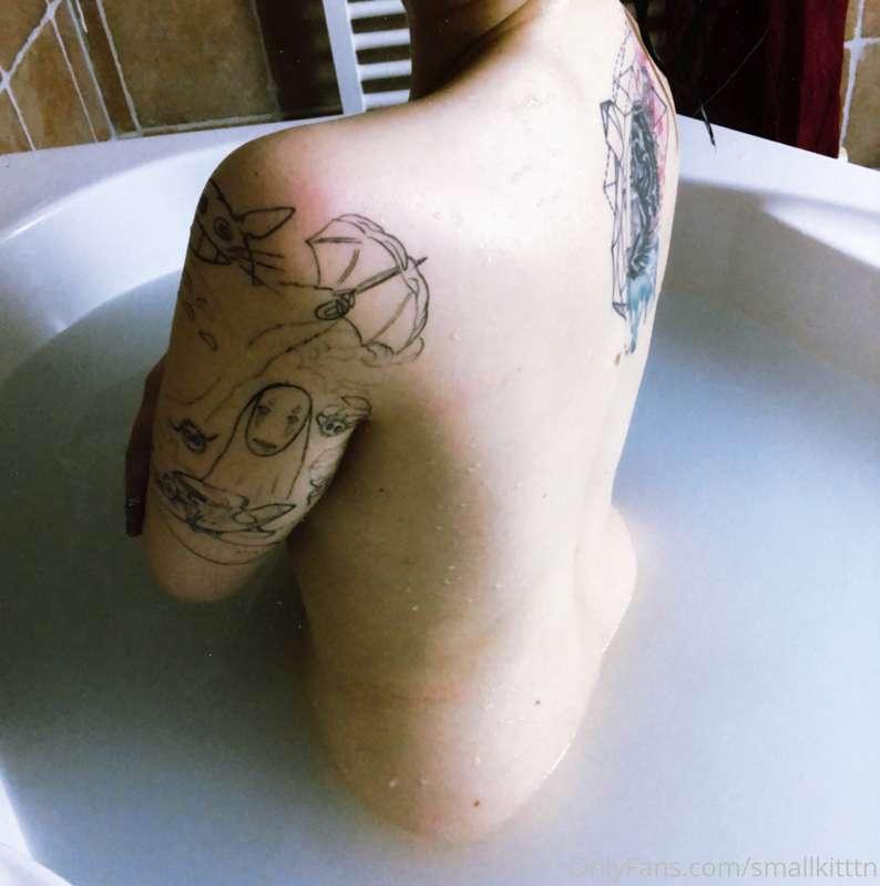 More bathing kittn