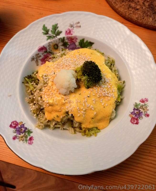 Is it as healthy as it looks like? 😏 Cooked for me and my gf..