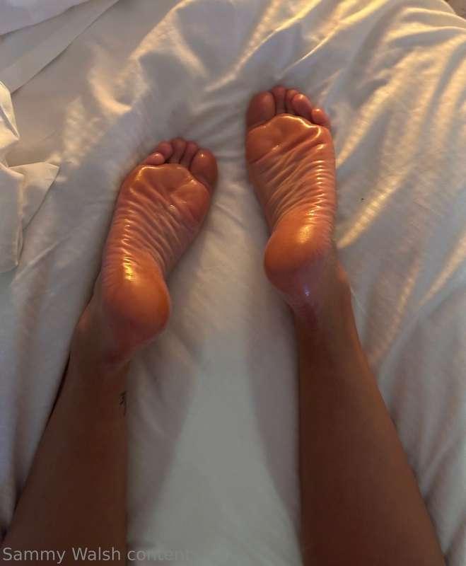 Friday night foot massage ❤️‍🔥