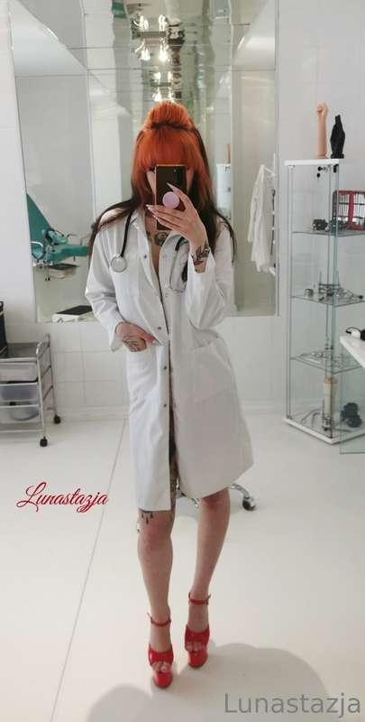 Swipe to undress dr Luna 👩🏻‍⚕🩺