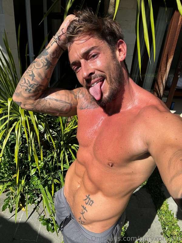 Why haven’t you sent me a selfie today?😜 happy monday!!!