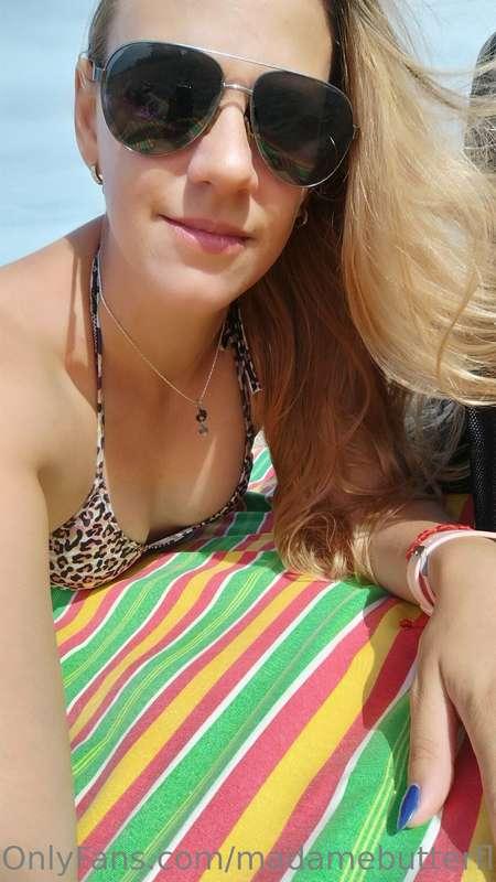 After a day at the beach.... I came back home very horny 🔥🔥🔥..