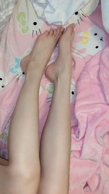 Trimmed my paws~  Also played a bit diablo4! 今天剪了指甲～ 还玩了暗黑4嘻..