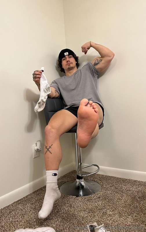 I want you to get a whiff of my rank alpha feet