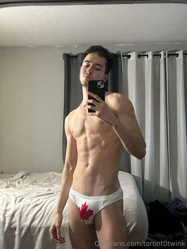 if you see this…DM me a “🍁” for a surprise 👀