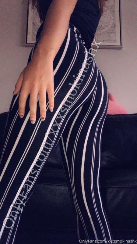 Booty in leggings 🔥🔥