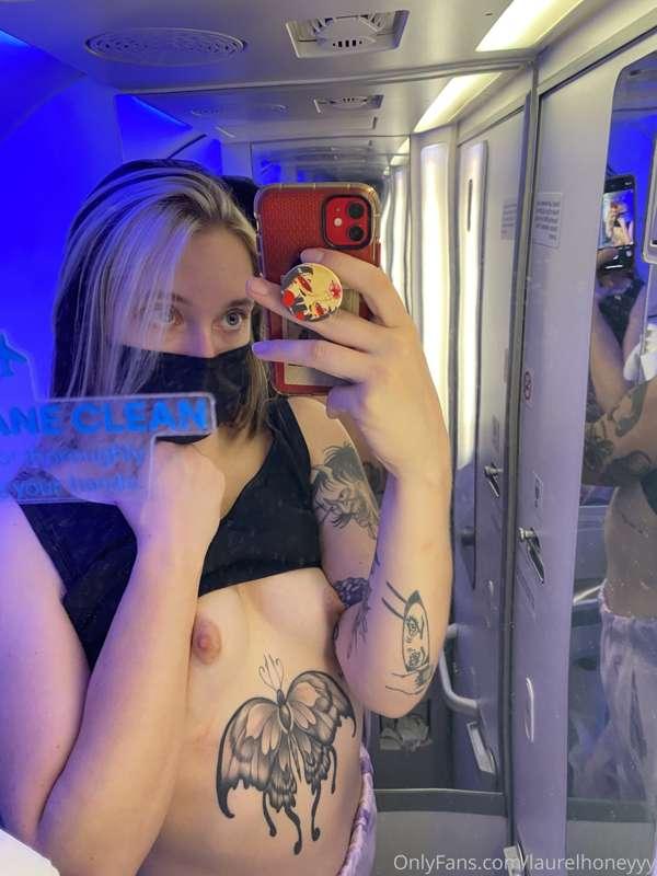 You know I had to take some selfies on the plane for you 😘 F..