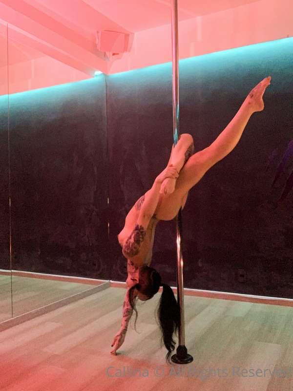 I wanna do more pole pics 🥺