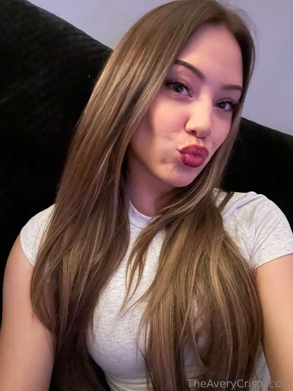 Here’s a selfie to prove im alive! 🤣 the fuck is up y’all !!..