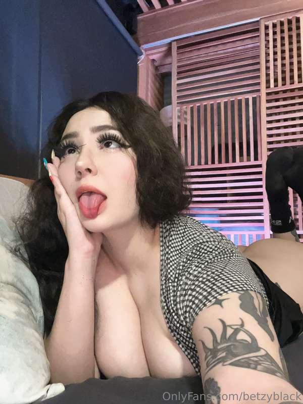 betzyblack image #0