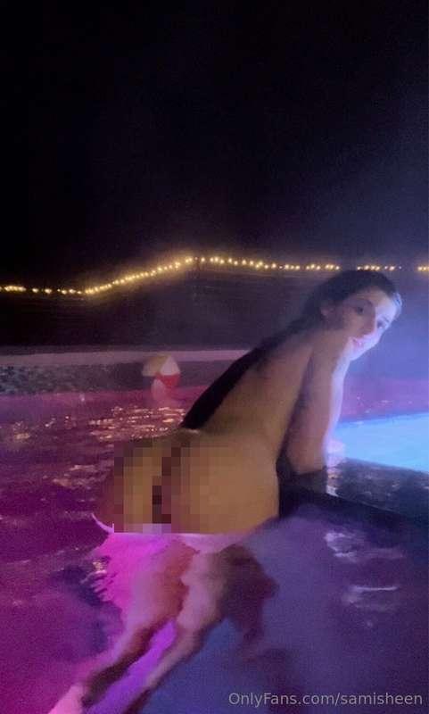 skinny dip with me 💦