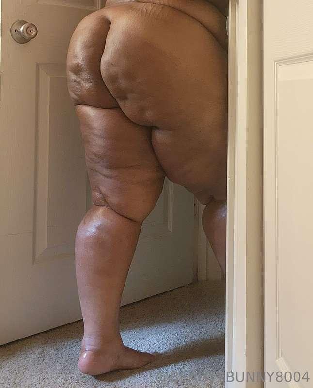 Hey baby custom$ are available 😘  OILED UP and Ready to 👙PLA..