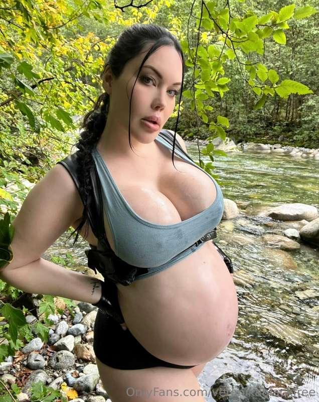Naughty Lara Croft 🥵