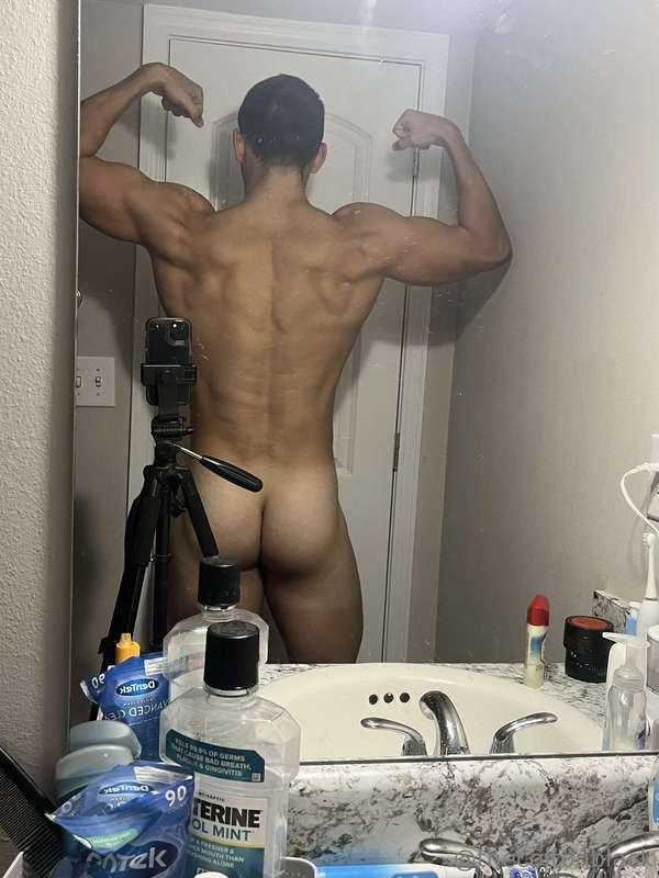 Happy hump day 🍑