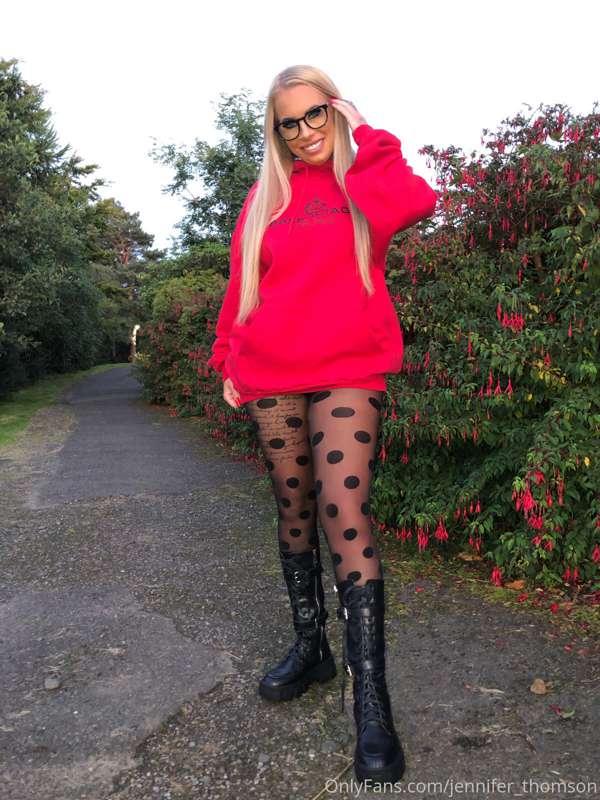 Shall we get naughty outside?? Join my VIP page @jennnnnifer..