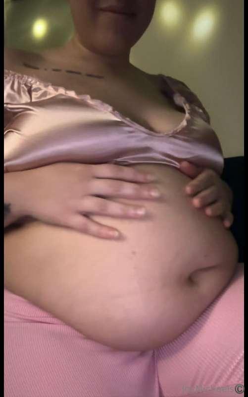 🌸Dreams of Gluttony 🐷With each stuffing, I find myself in a ..