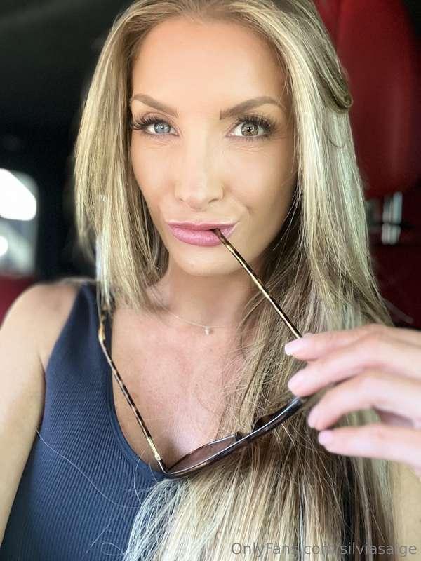 Tell me what you want… or make me guess 😶‍🌫️