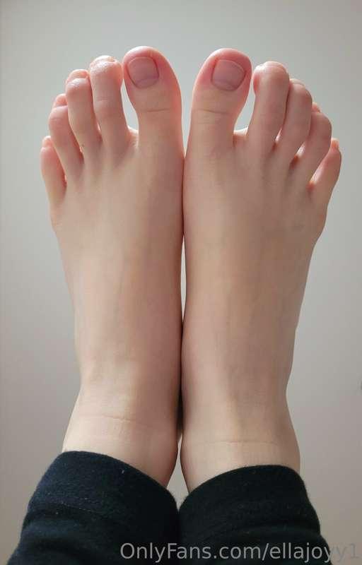 POV: your life purpose.

DM Me for customs, footsubs. I'm re..