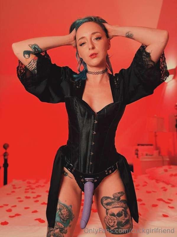 @sallyskinkyside is the goddess you need 😋 sub to her for fr..