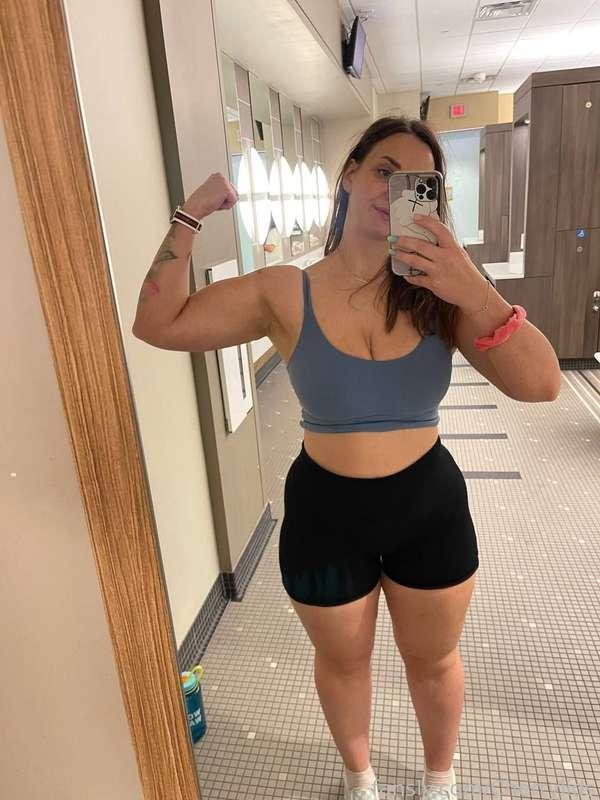 Back or front? 

#pawg #bbw #milf #mom #stepmom #ass #arse #bigass #butt #sport #goddess 