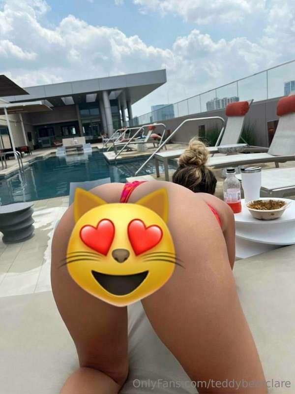 Tip $6 if you wanna see what hiding under the emoji!😺