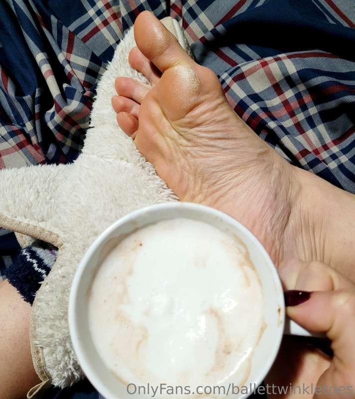 Afternoon hot chocolate 🍫 ☕️ 😋  I should have put whipped cr..