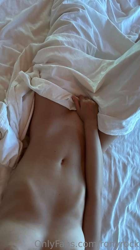 Gentle awakening and good morning☘️😘