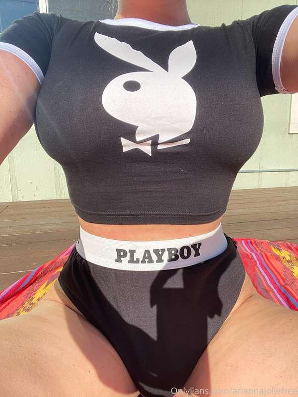 Sunbathing and masturbating on my front porch! ☀️ Unlock to ..