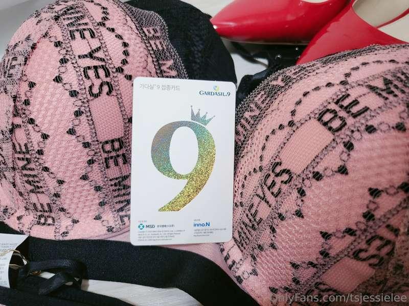 가다실 9가로 업그레이드 완료했습니다 😊
전신 레이저 제모도 하고 속옷도 사고... 200만원 깨지네요 앜 ..