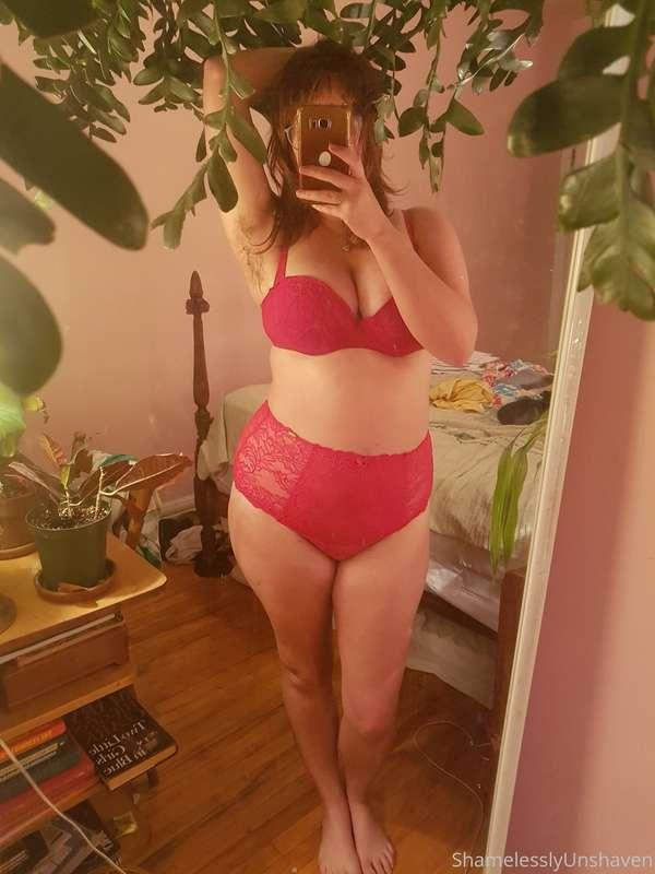 [3 Photos 1 Video] - feelin hot hot hot in some red lingerie..
