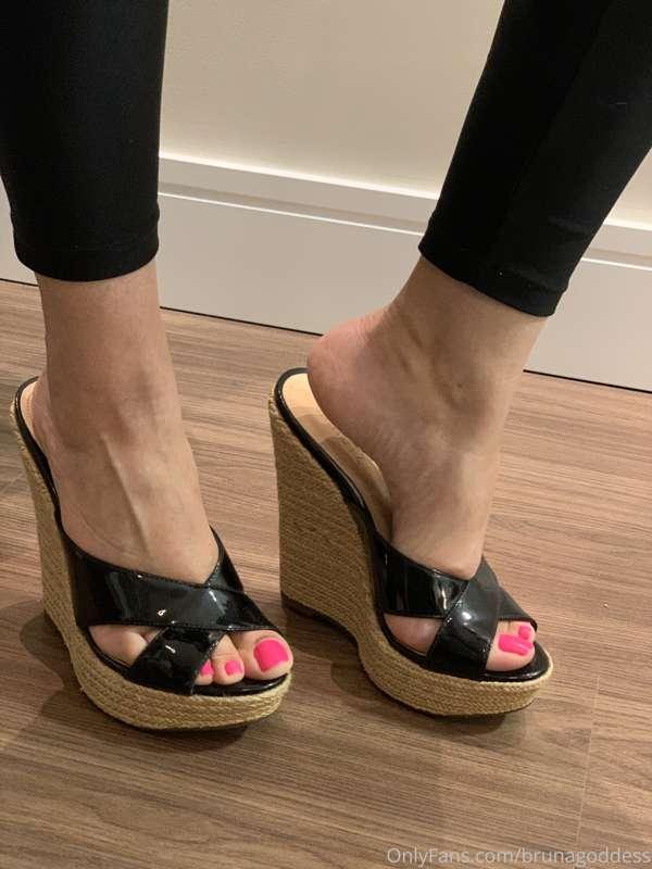 Hi, guys! How are you? Just getting starting here, feel free..