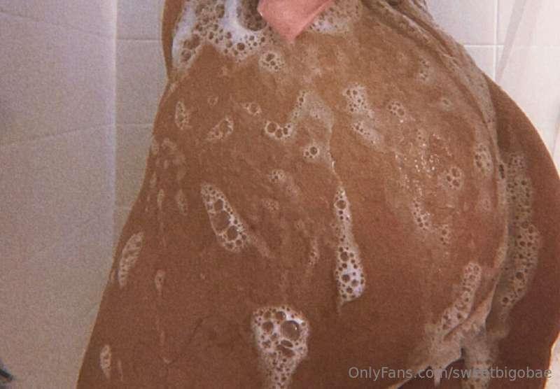 You know you wanna shower with me 😈😈💦