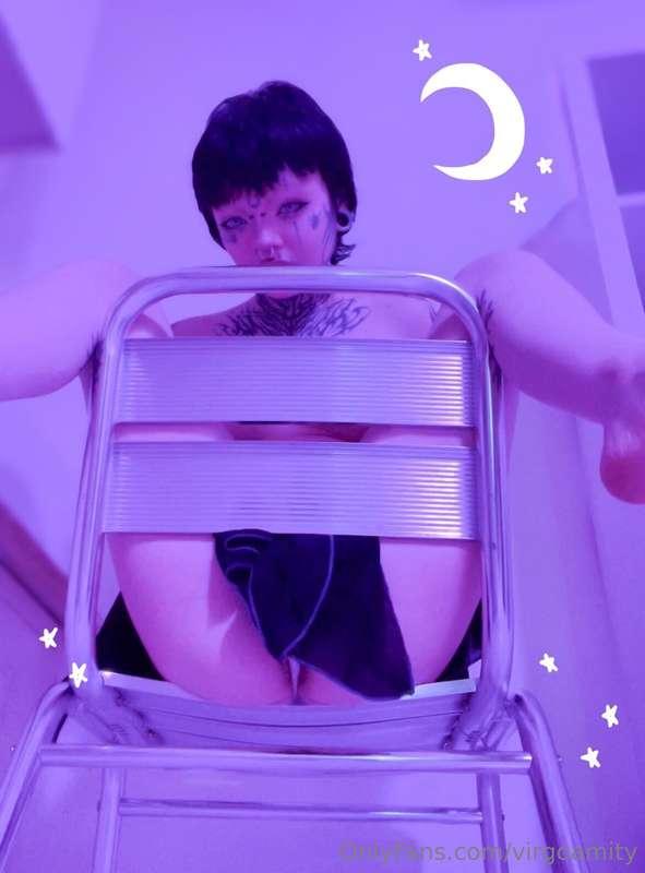 Swipe to help me remove my th0ng!🤍🔭(My p*ssy is all pretty &..