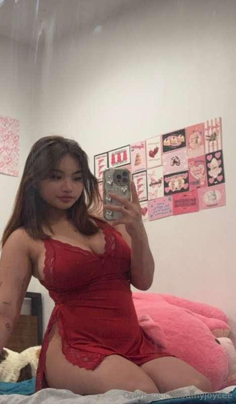 The view he gets when he comes back from work 🙈