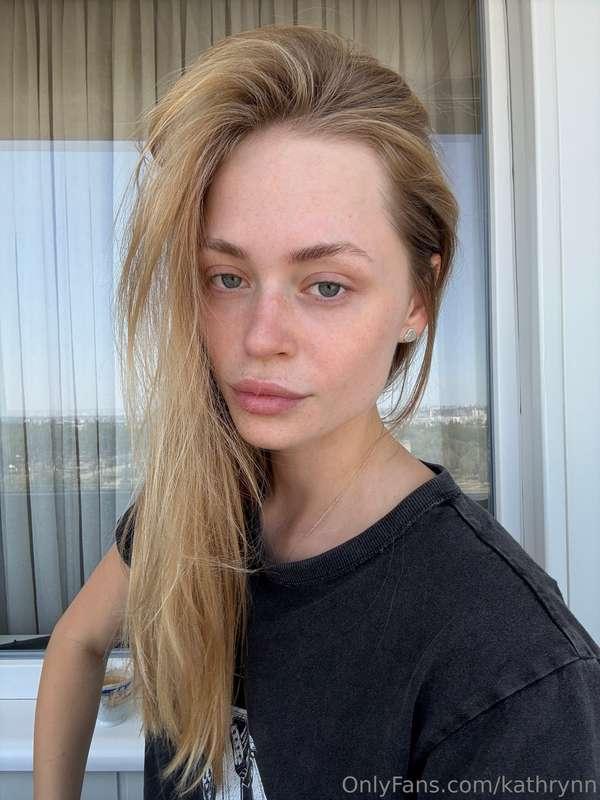 do I look better with a serious face or a smile?🙈